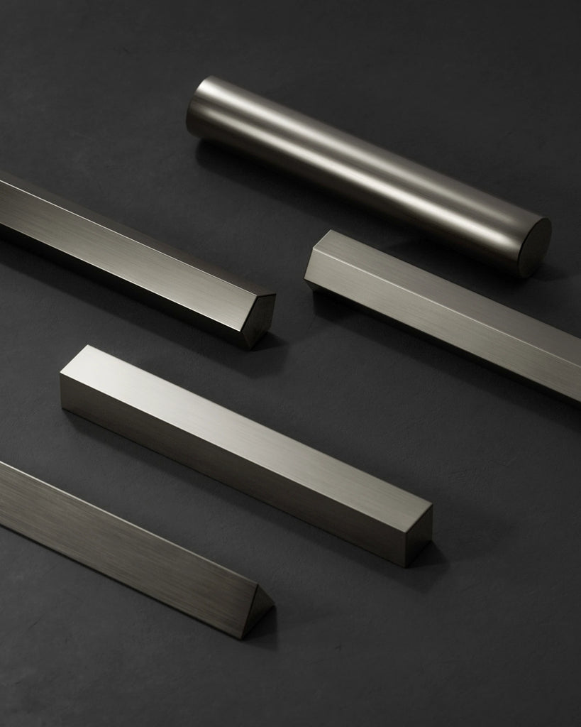 Buffed Linear Brushed Platinum Metal PBR Texture - Example Scene Visualization | Superellipse