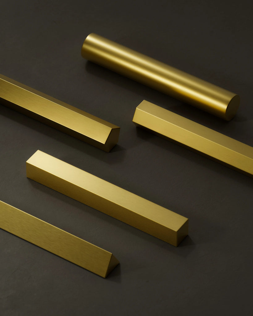 Buffed Linear Brushed Gold Metal PBR Texture - Example Scene Visualization | Superellipse