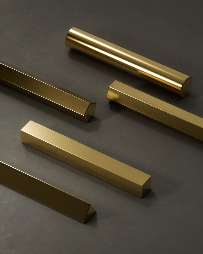 Fine Linear Brushed Gold Metal PBR Texture - Example Scene Visualization | Superellipse